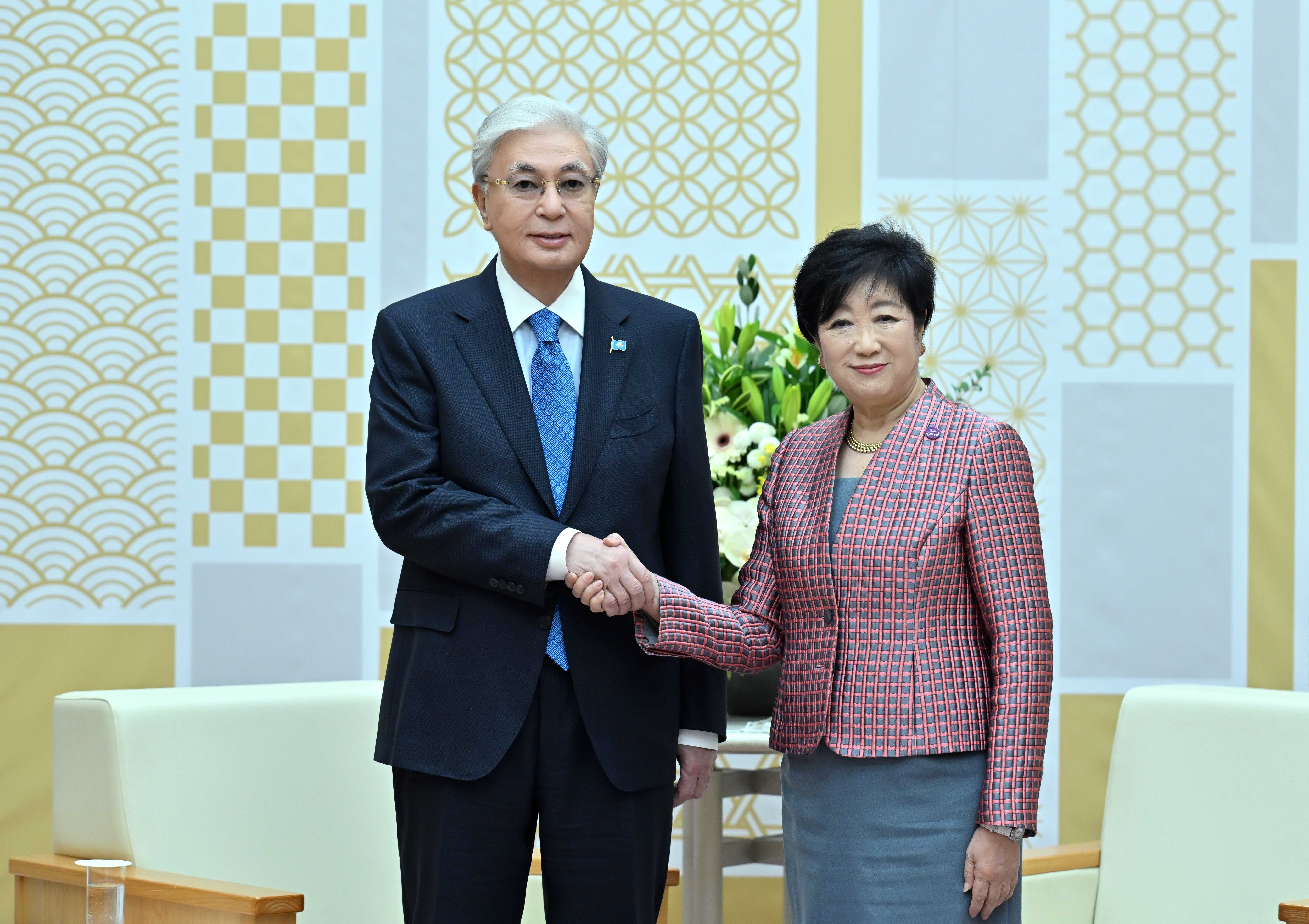 President Holds Meeting with Tokyo Governor Yuriko Koike