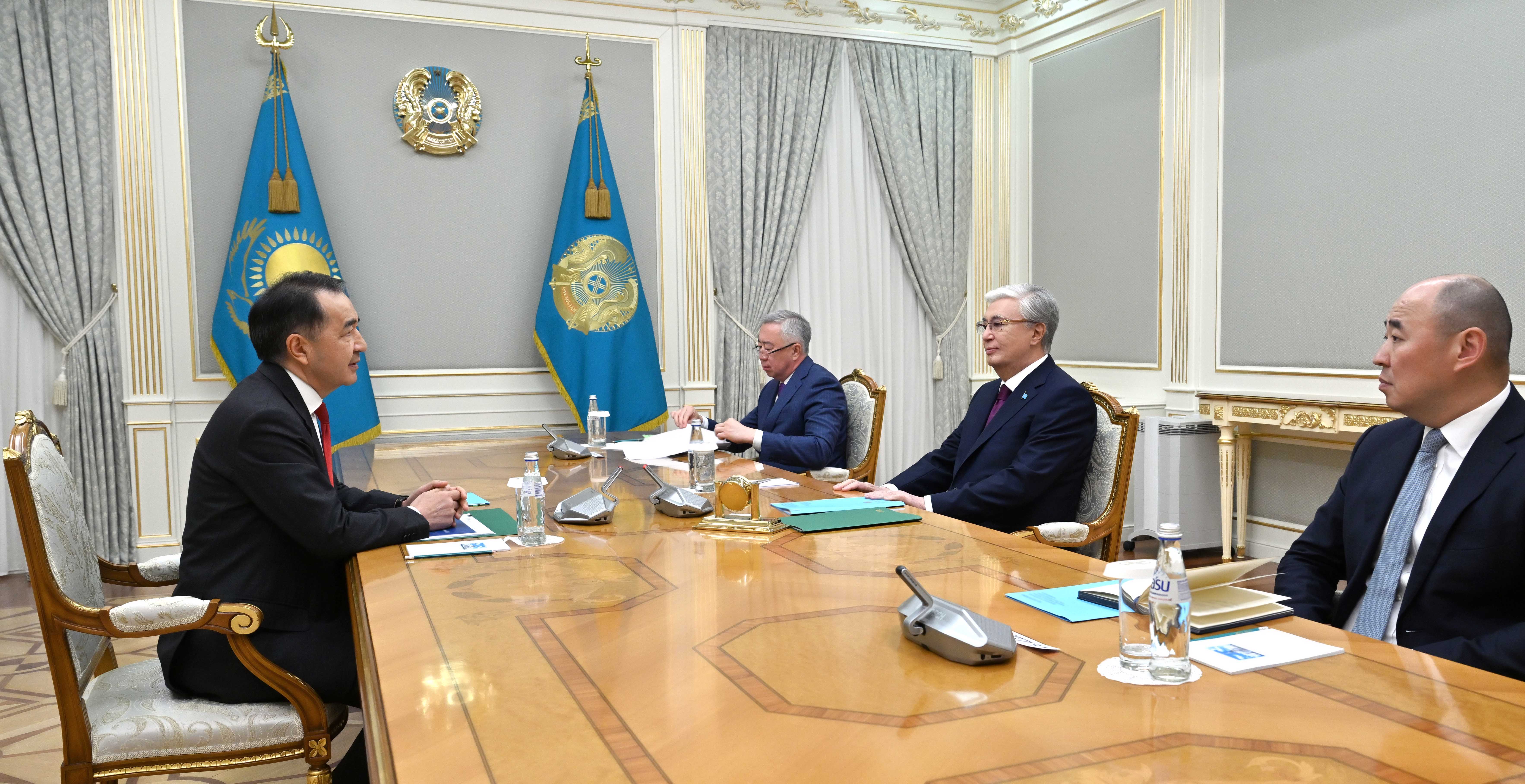 Президент Қасым-Жомарт Тоқаев Еуразиялық экономикалық комиссия алқасының төрағасы Бақытжан Сағынтаевты қабылдадыПрезидент Қасым-Жомарт Тоқаев Еуразиялық экономикалық комиссия алқасының төрағасы Бақытжан Сағынтаевты қабылдады