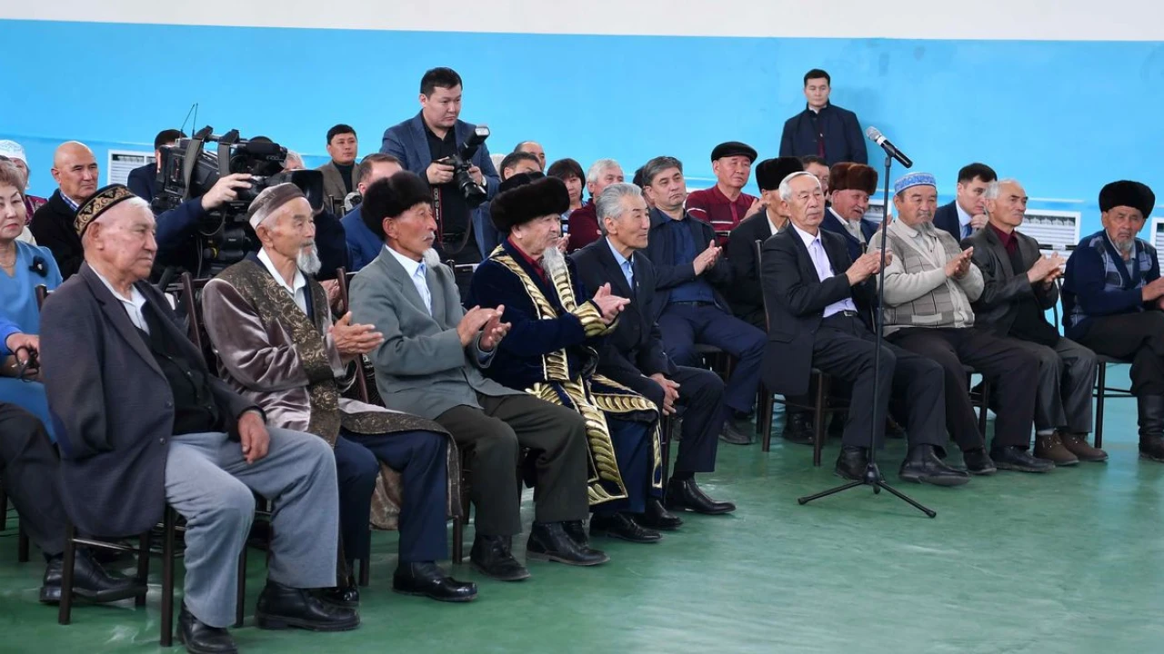 The Head of State meets with residents of Karakemer village 