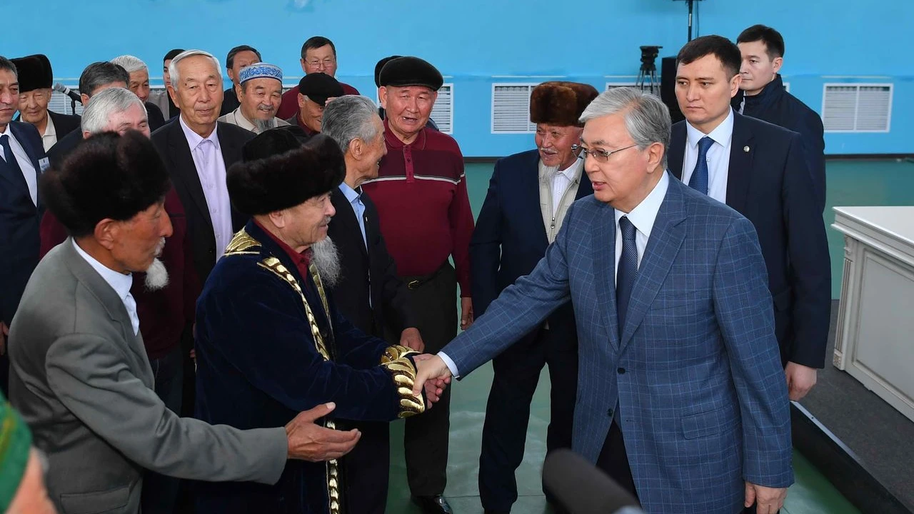 The Head of State meets with residents of Karakemer village 