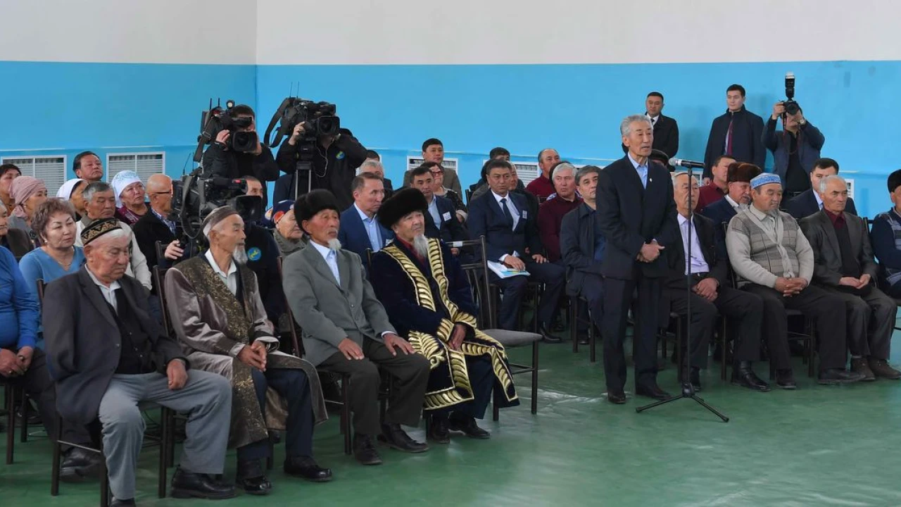 The Head of State meets with residents of Karakemer village 