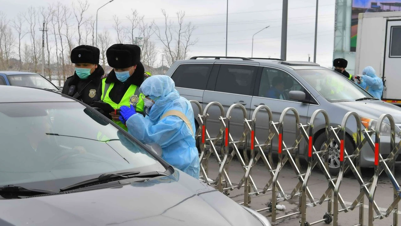 Қасым-Жомарт Тоқаев Нұр-Сұлтан қаласының кіреберісіне қойылған бақылау-өткізу бекетіне барды 