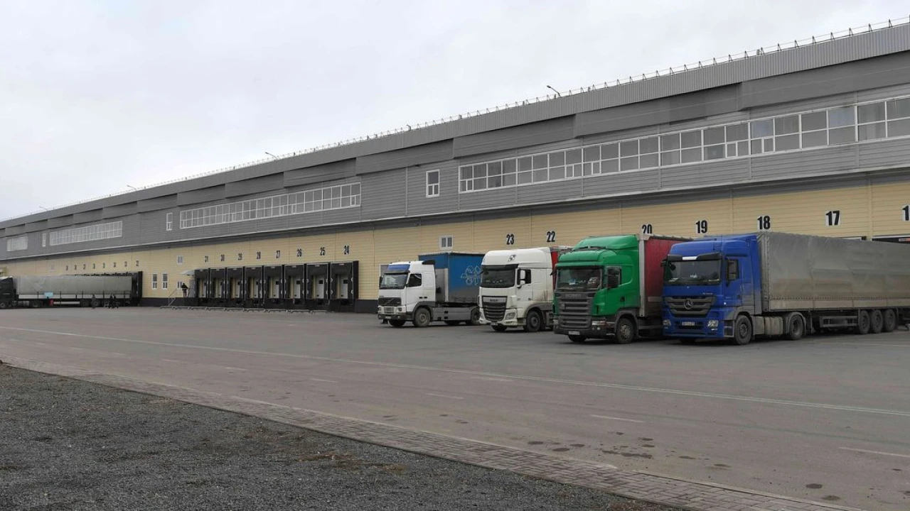 Kassym-Jomart Tokayev visits the transport and logistics centre 