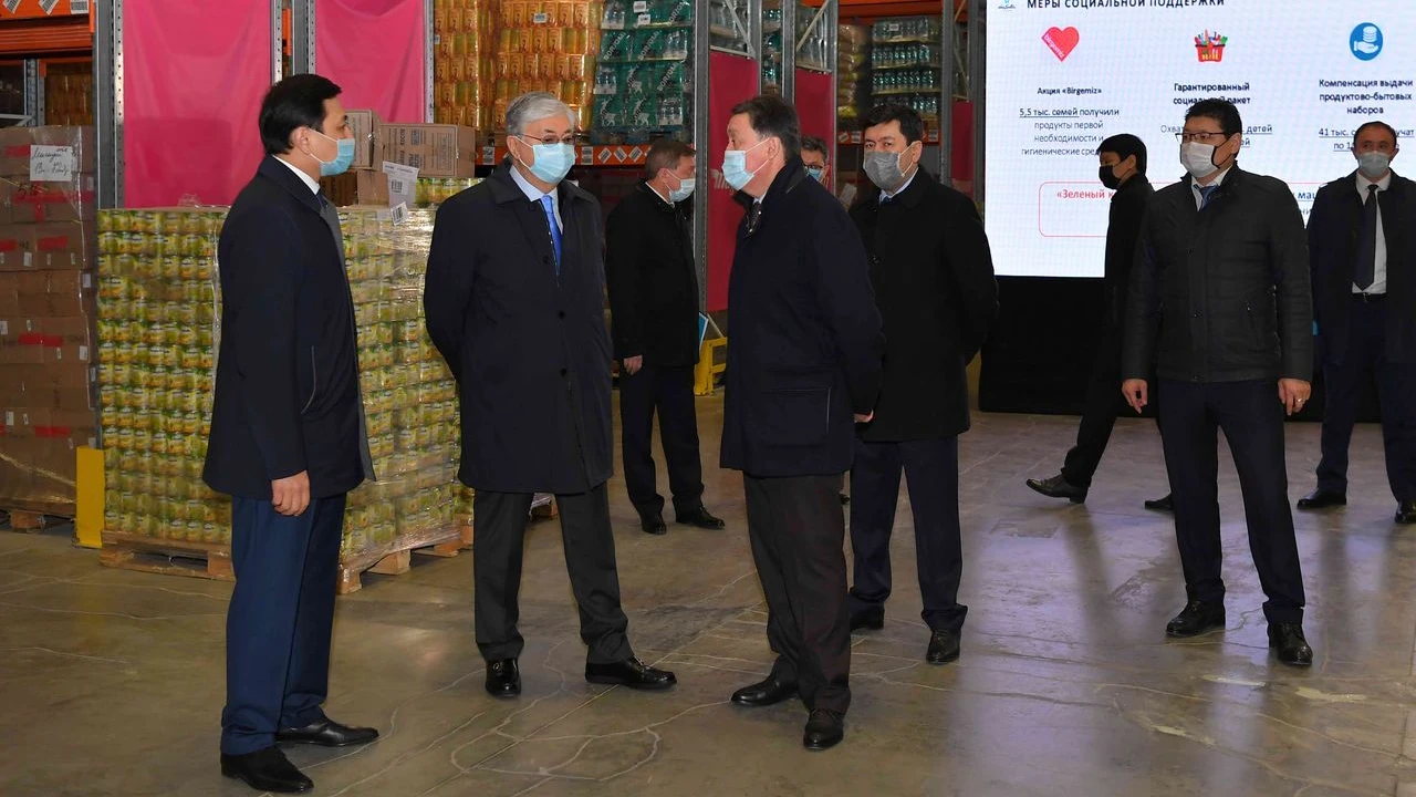 Kassym-Jomart Tokayev visits the transport and logistics centre 