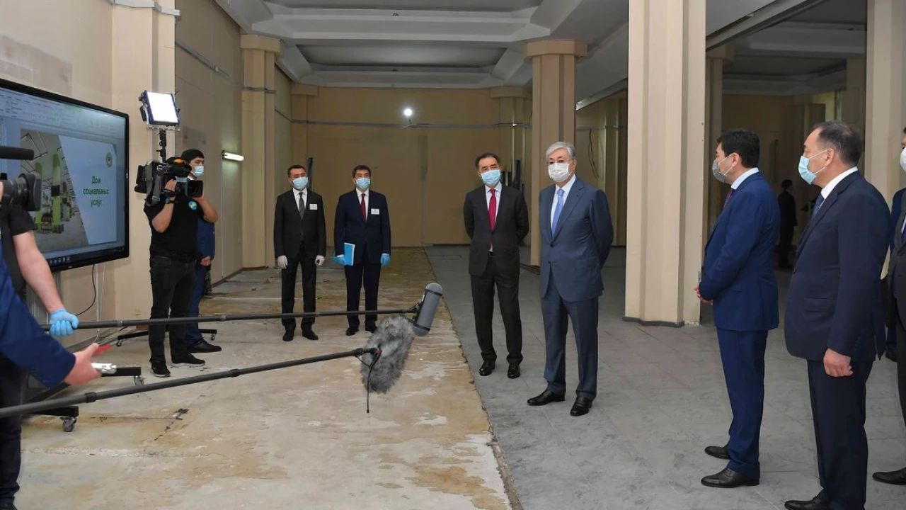 Kassym-Jomart Tokayev visits the House of Social Services 