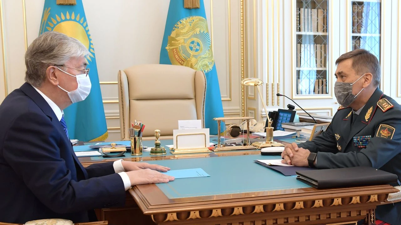 President Kassym-Jomart Tokayev receives Minister of Defense Nurlan Yermekbayev 