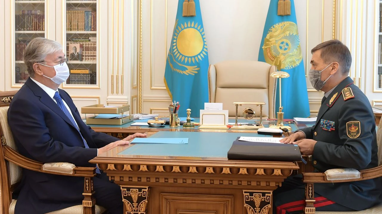 President Kassym-Jomart Tokayev receives Minister of Defense Nurlan Yermekbayev 