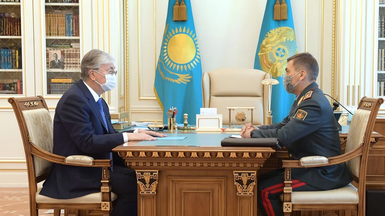 President Kassym-Jomart Tokayev receives Minister of Defense Nurlan Yermekbayev 