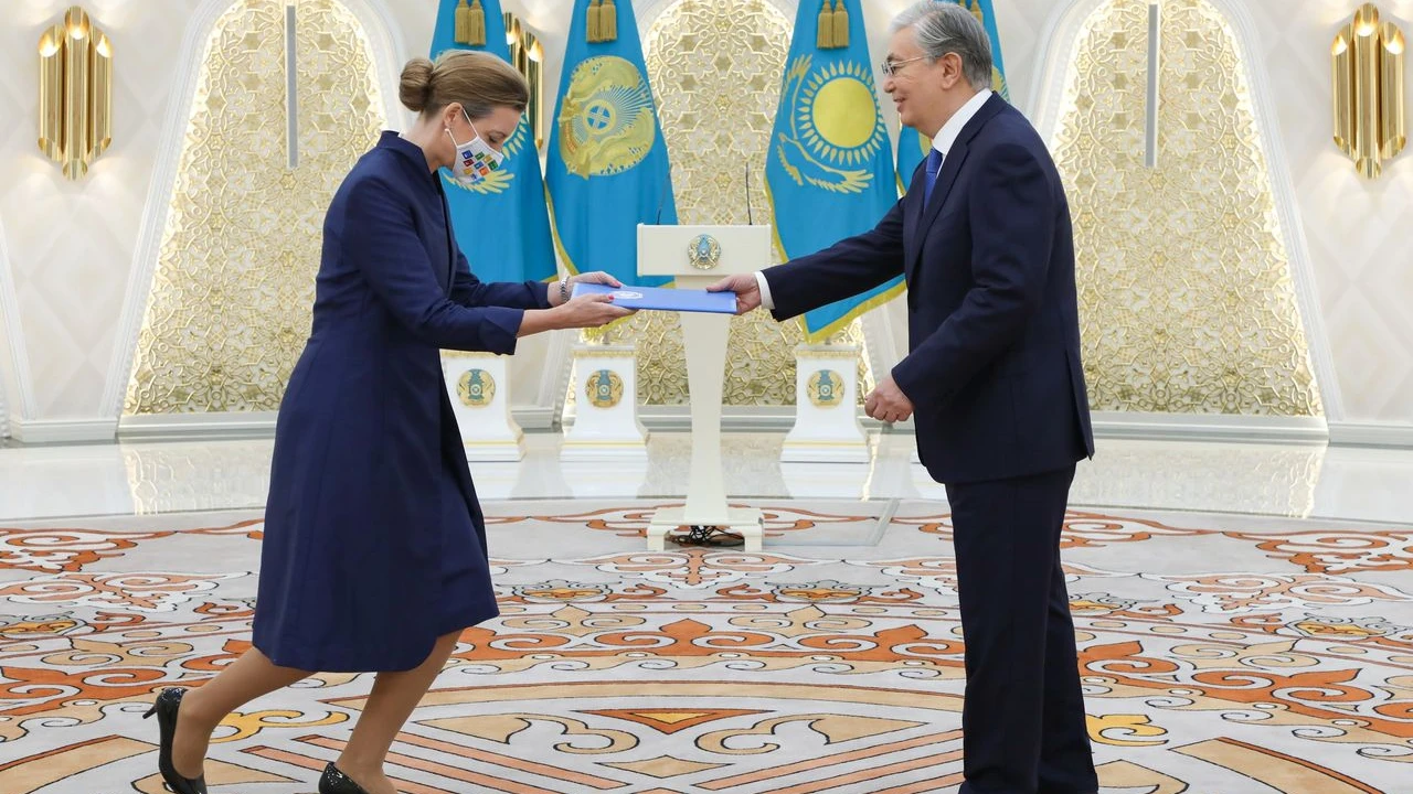 The President receives Credentials from foreign ambassadors 