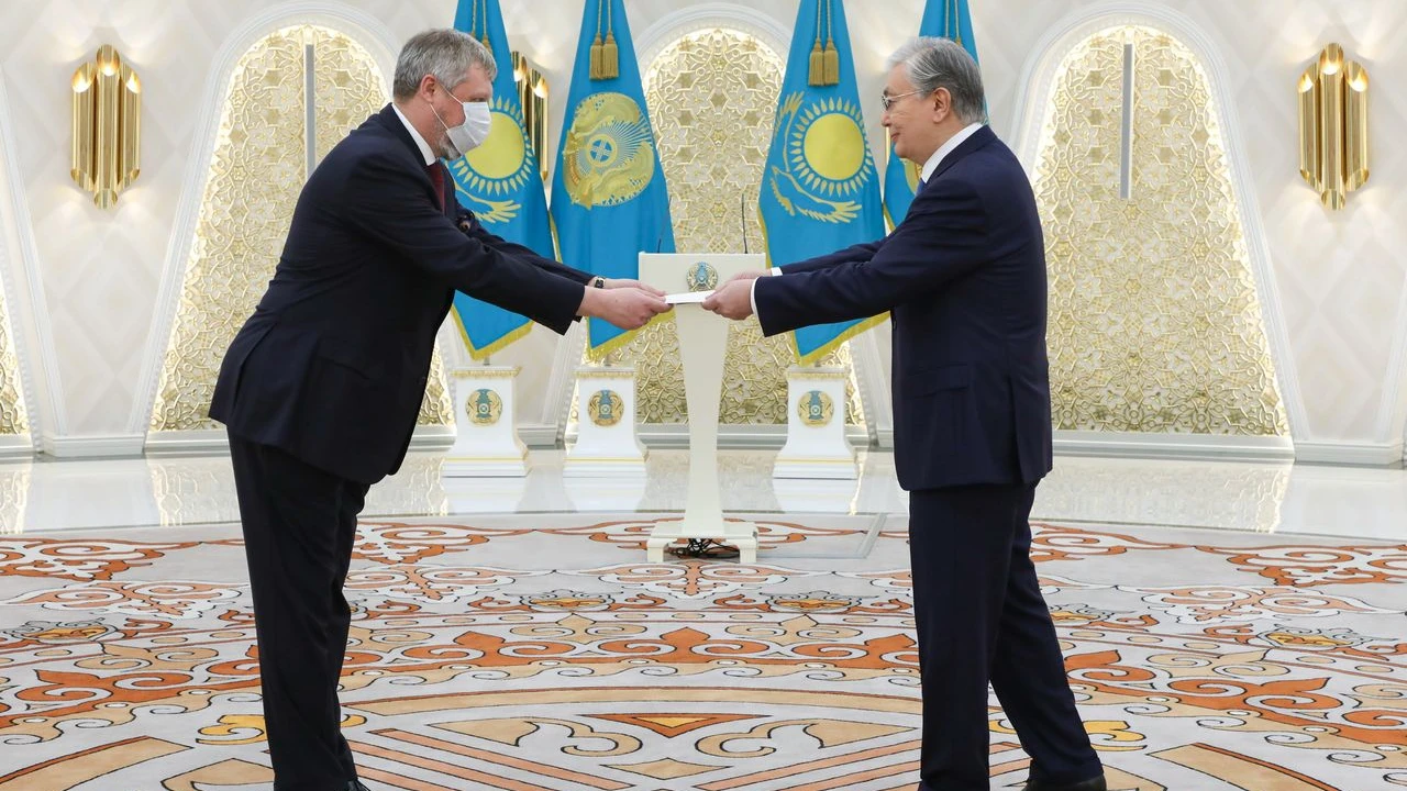 The President receives Credentials from foreign ambassadors 