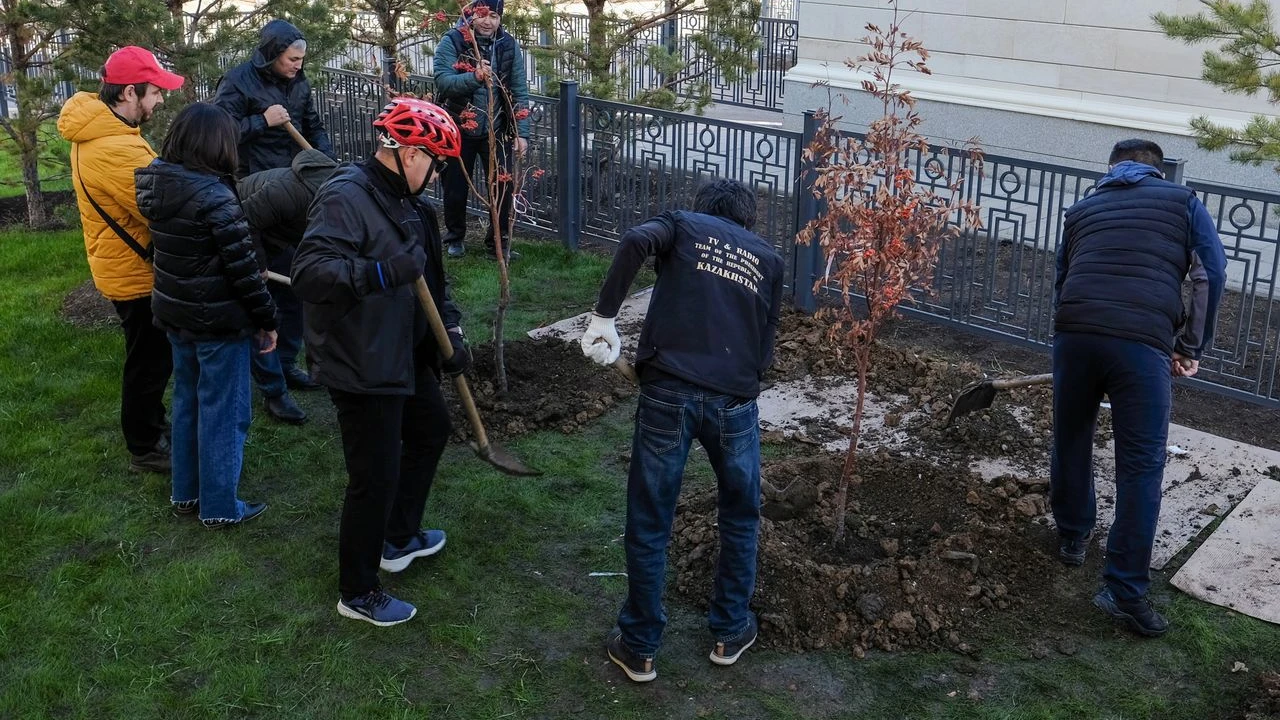 Телерадиокомплекс Президента РК провёл экологический тимбилдинг 