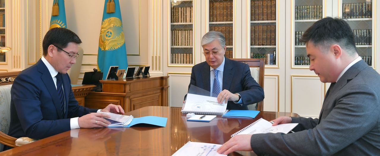 Kassym-Jomart Tokayev receives Minister of Digital Development, Innovation and Aerospace Industry Askar Zhumagaliyev